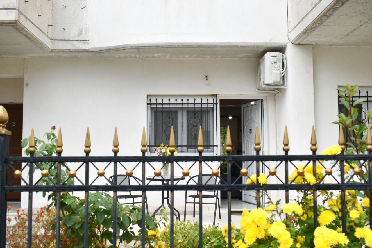 Petit House Under The Rocks Διαμέρισμα Καλαμπάκα Εξωτερικό φωτογραφία