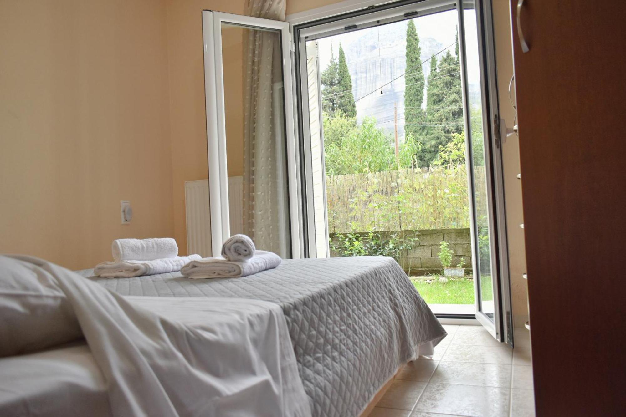 Petit House Under The Rocks Διαμέρισμα Καλαμπάκα Εξωτερικό φωτογραφία