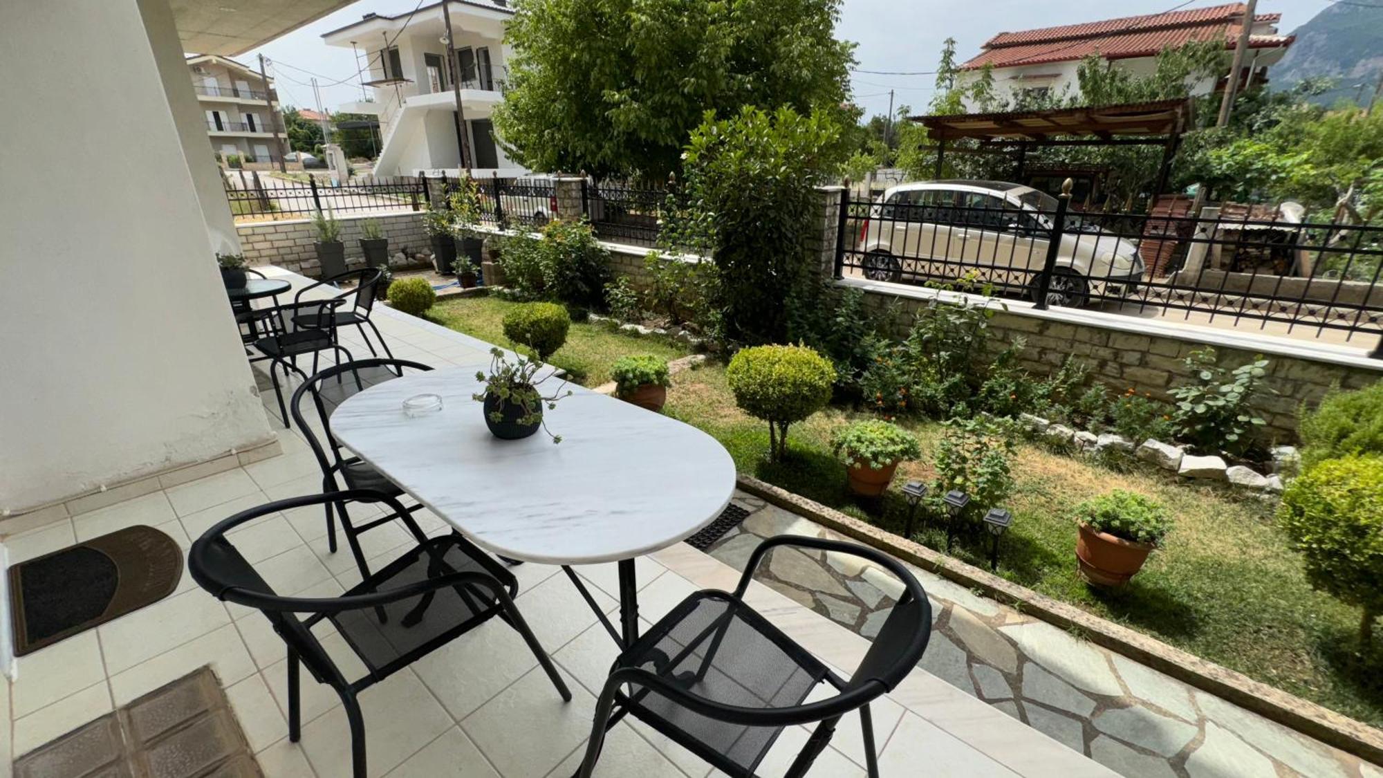 Petit House Under The Rocks Διαμέρισμα Καλαμπάκα Εξωτερικό φωτογραφία