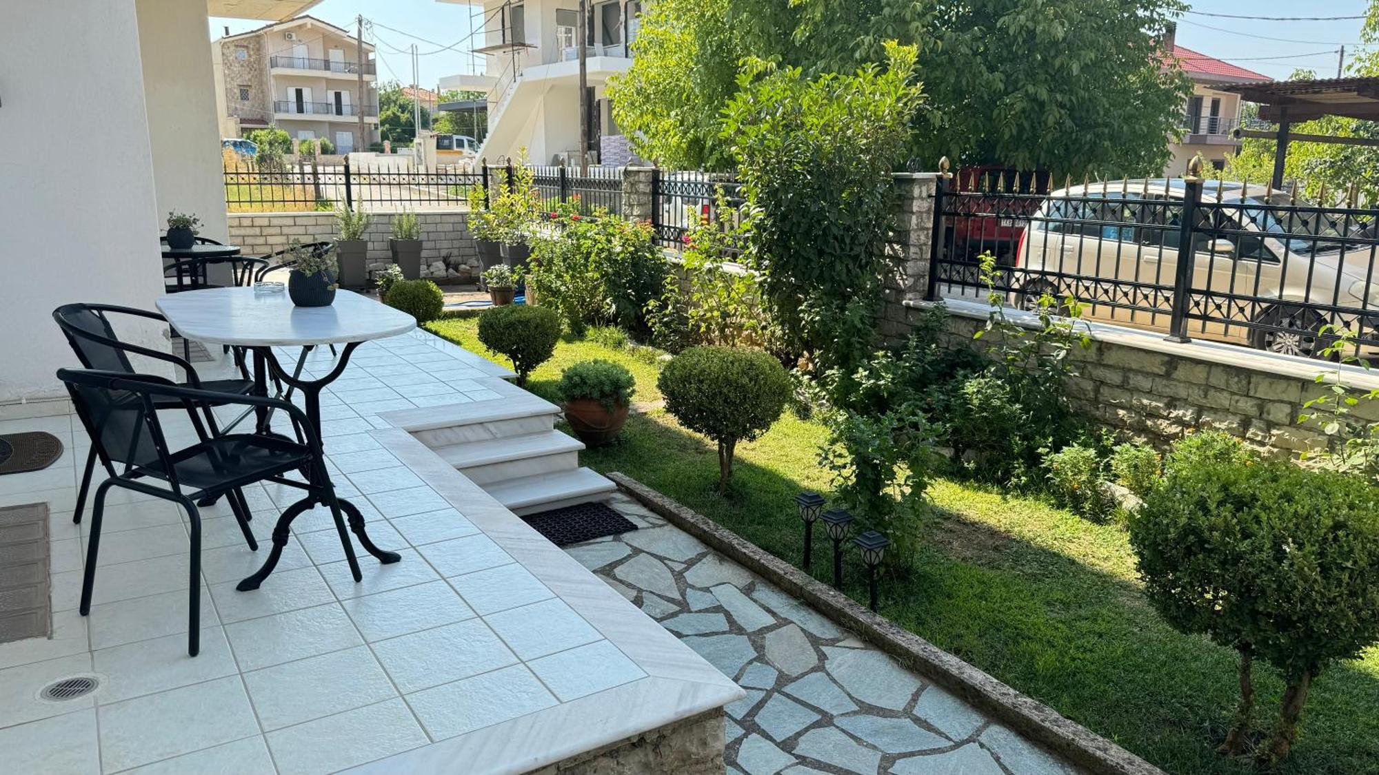 Petit House Under The Rocks Διαμέρισμα Καλαμπάκα Εξωτερικό φωτογραφία